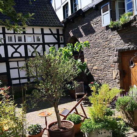 Готель Fuenf Giebel Eck In Der Freiheit Am Ruhrtalradweg Веттер Екстер'єр фото